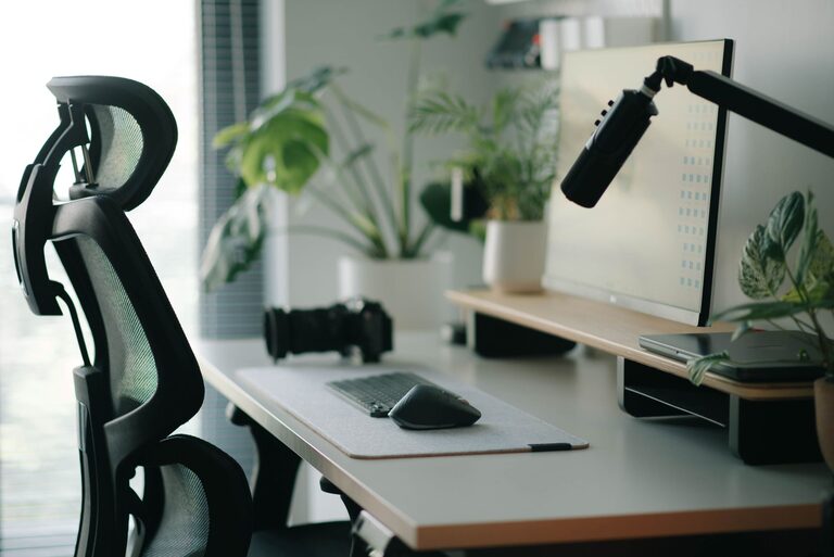 Tips for Choosing a Comfortable Desk Chair for Your Home Office